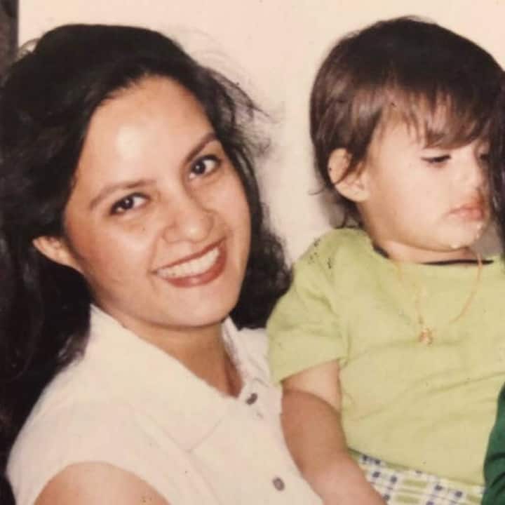 డబుల్ ఇస్మార్ట్ హిట్ కావడంతో కావ్యా తాపర్ చిన్నప్పటి ఫొటోస్ గురించి కూడా నెటిజన్లు వెతికేస్తున్నారు...ఎంత క్యూట్ గా ఉందో కదూ...