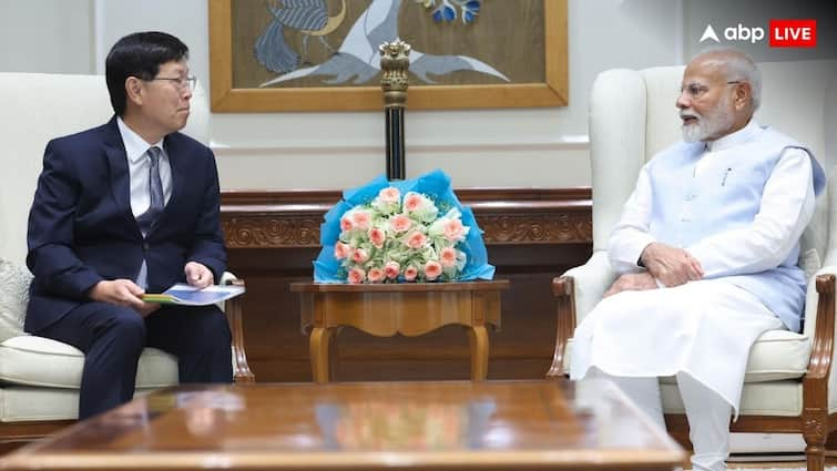 PM Modi meets Foxconn Chairman Young Liu discusses semiconductor electronics and AI Foxconn in India: पीएम मोदी से मिले फॉक्सकॉन के चेयरमैन, एआई से लेकर भारत में सेमीकंडक्टर बनाने पर हुई चर्चा