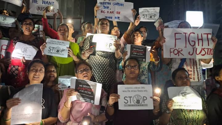 আওয়াজ ওঠে মাঠে নেমেছে মাতৃশক্তি, তাই আর ফিসফিস নয় গর্জন।