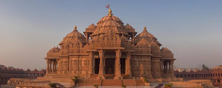 Independence Day 2024 swaminarayan akshardham temple delhi 78th independence day celebration સ્વામિનારાયણ અક્ષરધામ મંદિર દિલ્હી ખાતે મહંતસ્વામીની સંનિધિમાં  ધ્વજવંદન સમારોહ