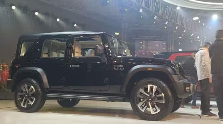 Mahindra Thar Roxx Mahindra Thar Roxx SUV Launched In India Mahindra Thar Roxx: ખૂબ ઓછી કિંમતમાં લોન્ચ થઇ ફાઇવ ડોર ધરાવતી Mahindra Thar Roxx, ફીચર્સ ગણીને તમે થાકી જશો