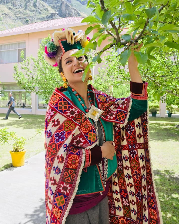 आजकाल, ती तिच्या राजकीय कारकिर्दीवर लक्ष केंद्रित करते, ज्यामुळे ती आता बॉलिवूडमध्ये काम करणार नाही का, असा अंदाज चाहत्यांनी लावला होता.