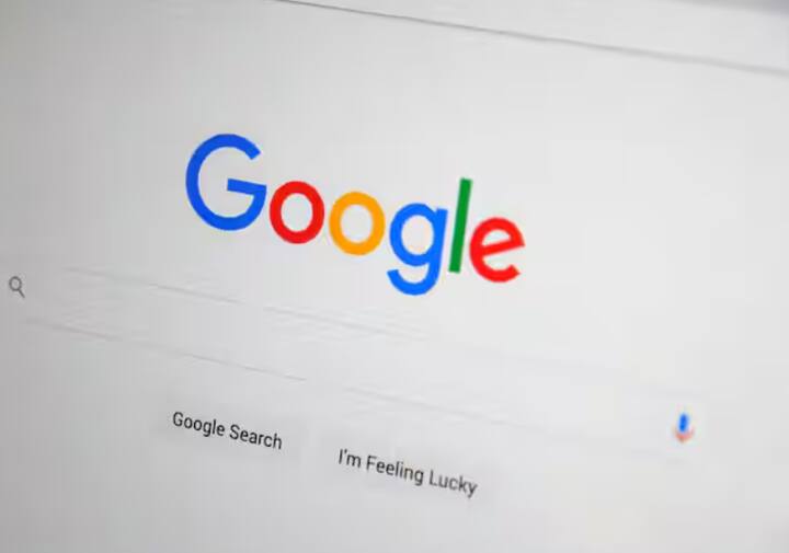 Google का कहना है कि वे ऐसा केवल ऑर्डर सुनने और मार्केटिंग प्रयासों को बढ़ावा देने के लिए कर रहे हैं। लेकिन इसे निजता के उल्लंघन के तौर पर भी देखा जा रहा है.