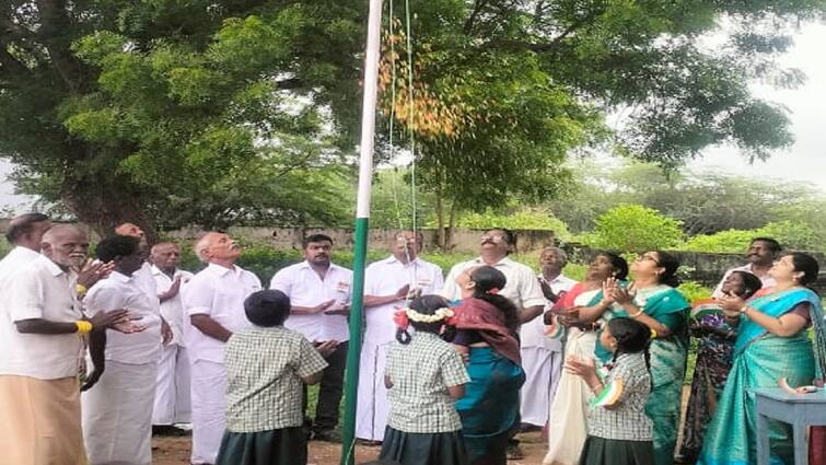 Independence Day 2024 Celebration Municipal President hoisted national flag at Vallam Panchayat Union Primary School - TNN வல்லம் ஊராட்சி ஒன்றிய தொடக்கப்பள்ளியில் சுதந்திர தின விழா கொண்டாட்டம்