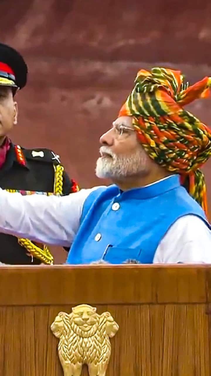 पंतप्रधान नरेंद्र मोदी यांनी दिल्लीतील लाल किल्ल्यावरून देशाला संबोधित केल आहे.