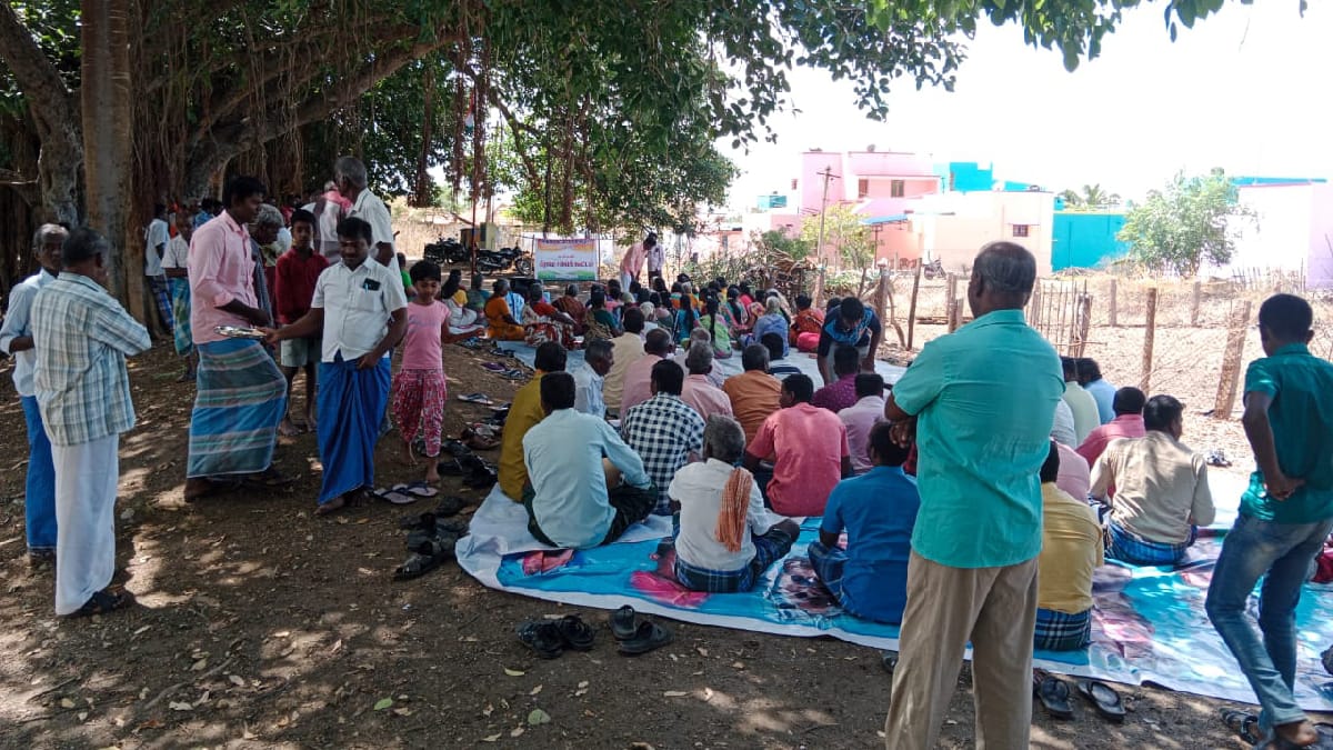 தூத்துக்குடியில் கிராம மக்கள் கூடி 'மக்கள் கிராம சபை' என்ற பெயரில் தனியாக கூட்டம்