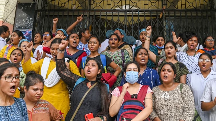 Kolkata Doctor Rape Murder Case FAIMA appeals Doctors Strike protest held across country OPD services disrupts 'अनिश्चितकाल तक जारी रहेगी डॉक्टरों की हड़ताल', आरजी कर अस्पताल में तोड़-फोड़ के बाद संगठन का बड़ा ऐलान