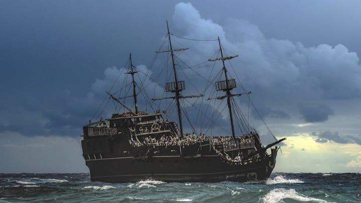 Pirate Ship Found: भूमध्य सागर के तल से जहाज के मलबे से कुछ दुर्लभ चीज मिली है. समुद्री जहाज का ये मलबा बताता है कि ये समुद्री लुटेरों के समय का है.