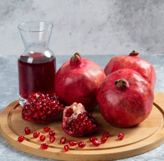 ਇਕ ਰਿਪੋਰਟ ਮੁਤਾਬਕ ਅਨਾਰ ਦੇ ਜੂਸ ਦਾ ਸੇਵਨ ਕਰਨ ਨਾਲ ਯਾਦਦਾਸ਼ਤ ਵਧ ਸਕਦੀ ਹੈ। ਇਸ ਲਈ ਡਾਕਟਰ ਵੀ ਇਸ ਫਲ ਨੂੰ ਖਾਣ ਦੀ ਸਲਾਹ ਦਿੰਦੇ ਹਨ।