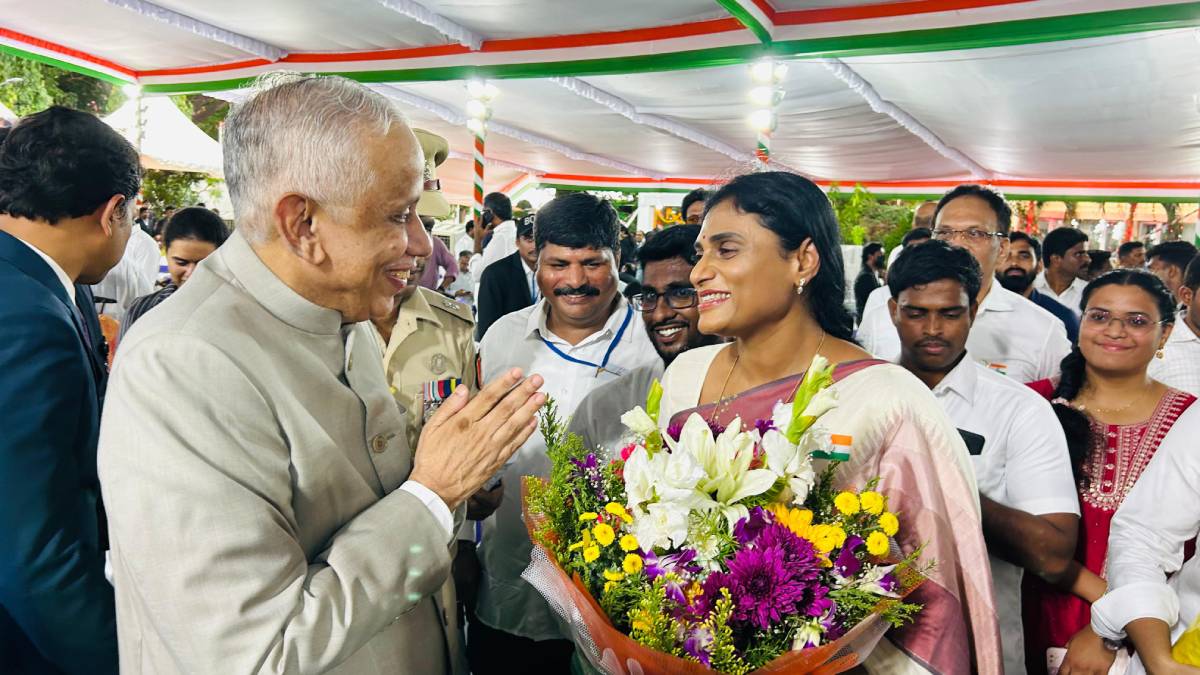 At Home: గవర్నర్​ తేనేటి విందు, హాజరైన సీఎం చంద్రబాబు, పవన్ - గైర్హాజరైన జగన్