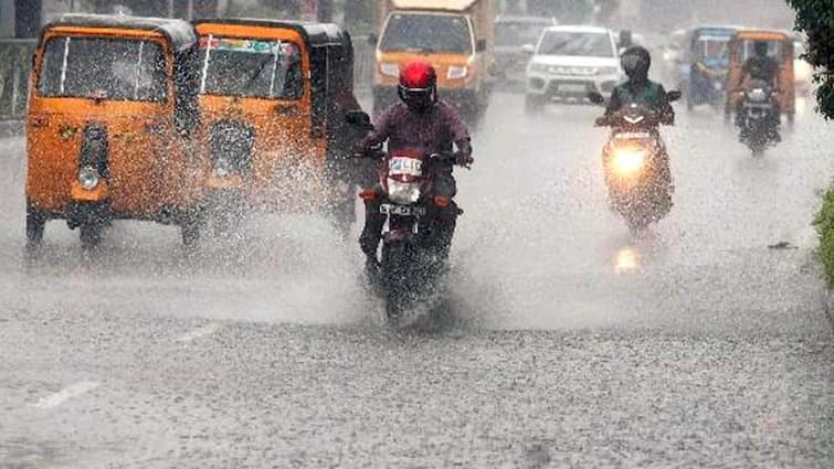 Weather in Telangana Andhra Pradesh Hyderabad on 15th August 2024 Rains updates latest news here Weather Latest Update: తెలుగురాష్ట్రాలకు మళ్లీ భారీ వర్ష సూచన, తెలంగాణలో ఐదురోజులపాటు దంచికొట్టనున్న వానలు