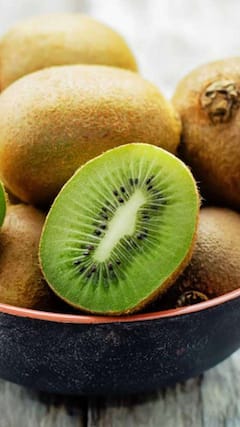 ਕੀਵੀ ਫਲ ਦੇ ਗ਼ਜ਼ਬ ਫਾਇਦੇ: ਸਿਹਤ ਲਈ ਕਿਉਂ ਹੈ ਇਹ ਸੁਪਰਫੂਡ