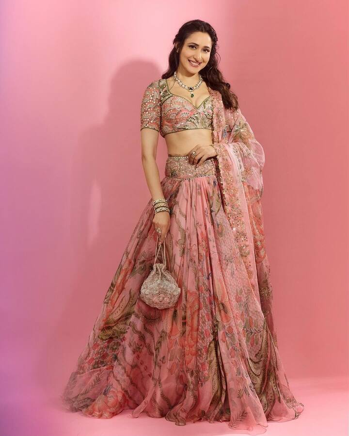 Pragya Jaiswal PHOTO: પ્રજ્ઞા જયસ્વાલના અવારનવાર સોશિયલ મીડિયા પર હોટ અને બોલ્ડ ફોટા વાયરલ થતા રહે છે. હાલમાં કેટલીક તસવીરો સામે આવી છે.