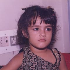 Double iSmart Kavya Thapar: 'డబుల్ ఇస్మార్ట్' పోరీ కావ్య తాపర్‌ చిన్నప్పటి ఫొటోస్ చూడండి..ఎంత క్యూట్ గా ఉందో!