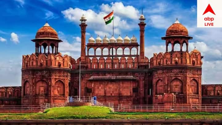 দিল্লির লালকেল্লা হল ভারতের স্বাধীনতা সংগ্রামের একটি গুরুত্বপূর্ণ স্থান। এটি মুঘল সম্রাট শাহজাহান কর্তৃক নির্মিত একটি দুর্গ। ১৮৫৭ সাল পর্যন্ত এটি ছিল মুঘল সাম্রাজ্যের রাজধানী।