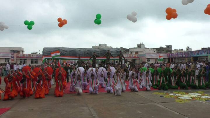 राठौड़ ने कहा कि मुझे अपने अनुभव से यकीन है कि जब हम बच्चों को खास ट्रेनिंग देंगे तो वह अंतरराष्ट्रीय लेवल के खिलाड़ी होंगे. उन्होंने ने कहा कि देश के अंदर या बाहर आज कानून व्यवस्था कहीं बिगड़ती है तो भारत सरकार उसकी चिंता करती है.