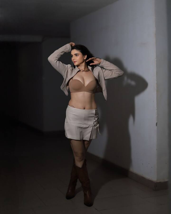 Sezal Sharma Photos: સેજલ શર્મા એક એવું નામ છે જે બહુમુખી પ્રતિભા ધરાવે છે કારણ કે આ અભિનેત્રીએ બોલીવુડ, પંજાબી, મરાઠી અને તેલુગુની ફિલ્મોમાં કામ કર્યું છે.