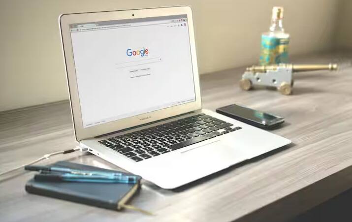 આ પછી History settings અંદર Web & App Activity પર ટેપ કરો. આ પછી Include voice and audio activity બૉક્સને અનચેક કરો.