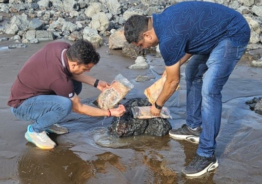 More than 10 kg 34 grams of charas worth more than 5 crores recovered from Hazira beach surat  Surat Crime: હજીરા દરિયાકિનારેથી વધુ 10 કિલો 34 ગ્રામ ચરસ મળી આવ્યું, કિંમત 5 કરોડથી વધુ 