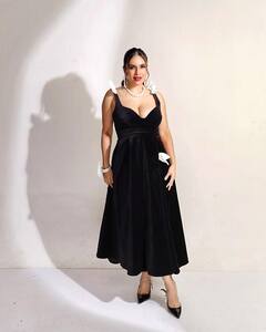 Neha Malik: બ્લેક લૂકમાં નેહા મલિકે આપ્યા બોલ્ડ પોઝ, જુઓ શાનદાર તસવીરો