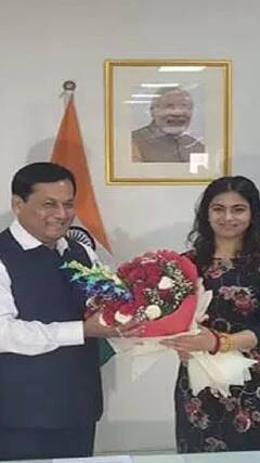 Paris Olympics 2024: मनु भाकर से सर्वानंद सोनोवाल ने की मुलाकात | ABP NEWS SHORTS