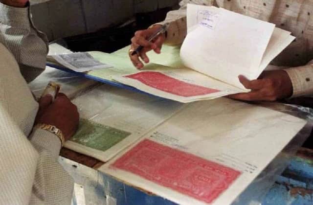 ਜ਼ਮੀਨ ਖਰੀਦਣ ਜਾਂ ਵੇਚਣ ਲਈ ਸਰਕਾਰ ਨੇ ਇਹ 2 ਕਾਗਜ਼ ਕਰ ਦਿੱਤੇ ਲਾਜ਼ਮੀ Essential Documents Required for Buying Property in India ਜ਼ਮੀਨ ਖਰੀਦਣ ਜਾਂ ਵੇਚਣ ਲਈ ਸਰਕਾਰ ਨੇ ਇਹ 2 ਕਾਗਜ਼ ਕਰ ਦਿੱਤੇ ਲਾਜ਼ਮੀ