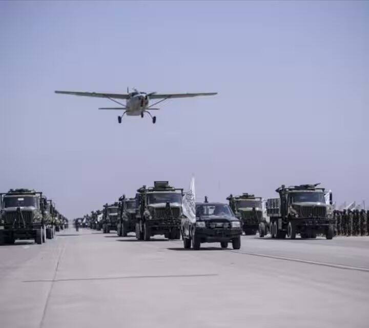 ભારતે આવા છ હેલિકોપ્ટર અફઘાનિસ્તાન સરકારને ભેટમાં આપ્યા હતા. પહેલા ચાર હેલિકોપ્ટર 2016માં આપવામાં આવ્યા હતા અને બાકીના બે એમઆઈ 24 એટેક હેલિકોપ્ટર 2019માં આપવામાં આવ્યા હતા. જ્યારે આ હેલિકોપ્ટર આપવામાં આવ્યા હતા ત્યારે અફઘાનિસ્તાનમાં તાલિબાનનું શાસન નહોતું.