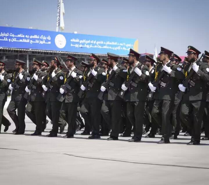 14 ઓગસ્ટે તાલિબાને આર્મી પરેડ કાઢી જેમાં તે દુનિયાને પોતાની સૈન્ય તાકાત અને હથિયારોનું પ્રદર્શન કરી રહ્યું હતું.