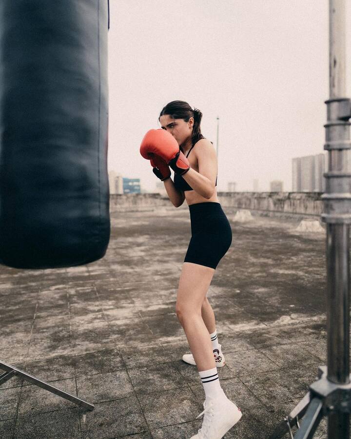 शर्वरी म्हणते, “2024 हे माझ्या कारकिर्दीतील सर्वात चांगले वर्ष ठरले आहे. 'वेदाः' साठी मिळालेल्या प्रेमासाठी मला खूप छान वाटतंय.