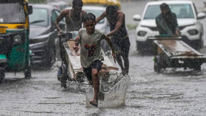নিম্নচাপ তৈরি হওয়ার পরবর্তী ২৪ ঘণ্টায় এটি আরও শক্তিশালী হয়ে গাঙ্গেয় পশ্চিমবঙ্গ অতিক্রম করে ঝাড়খণ্ডের দিকে এগিয়ে যাবে। এর ফলে দক্ষিণবঙ্গ ঝাড়খন্ড এবং বিহারে প্রবল বৃষ্টিপাতের আশঙ্কা।