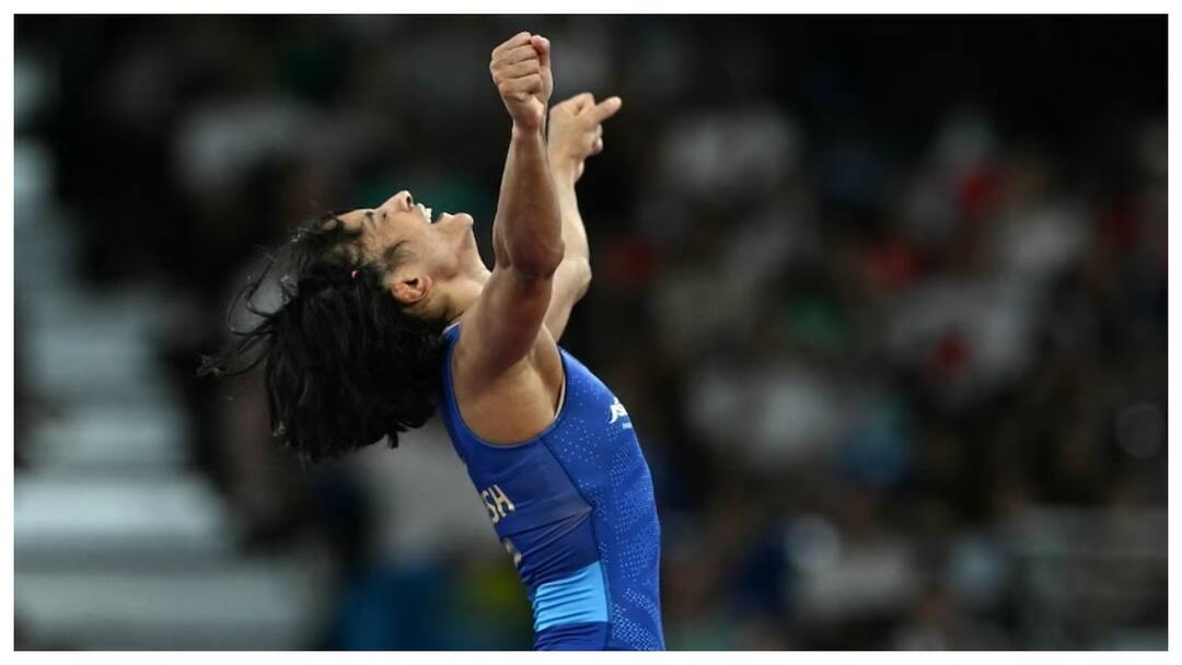 PM Modi praised Vinesh Phogat Says You created history by reaching the finals 'आपने फाइनल में पहुंचकर इतिहास रचा...', PM मोदी ने की विनेश फोगाट की तारीफ