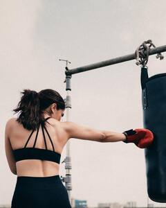 Sharvari Wagh : शर्वरी वाघच्या ॲक्शन सीन्सची चर्चा, पाहा फोटो