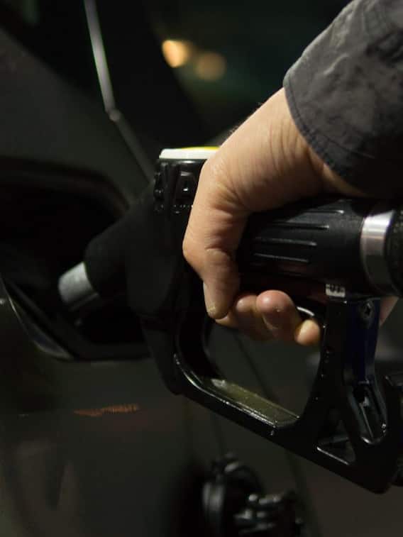 कौड़ियों के दाम कहां बिकता है पेट्रोल