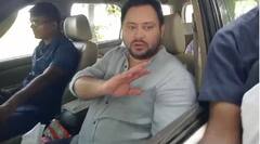 Bihar News: नाव से ये कहां चल दिए तेजस्वी यादव, तस्वीरों में देखें नेता प्रतिपक्ष के एक्शन मोड