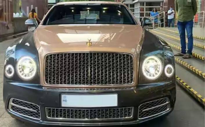 ਇਸ ਕਾਰ ਨੂੰ ਬੈਂਗਲੁਰੂ 'ਚ ਦੇਖਿਆ ਗਿਆ ਸੀ। Mulsanne ਕਾਰ ਦਾ ਇਹ ਵਿਸ਼ੇਸ਼ ਮਾਡਲ ਭਾਰਤ ਵਿੱਚ VS ਰੈੱਡੀ (V.S. reddy) ਦੇ ਕੋਲ ਮੌਜੂਦ ਹੈ, ਜੋ ਬ੍ਰਿਟਿਸ਼ ਬਾਇਓਲਾਜੀਕਲ ਦੇ ਮੈਨੇਜਿੰਗ ਡਾਇਰੈਕਟਰ ਹਨ - ਭਾਰਤ ਵਿੱਚ ਸਭ ਤੋਂ ਵੱਡੀ ਮੈਡੀਕਲ ਪੋਸ਼ਣ ਨਿਰਮਾਣ ਕੰਪਨੀਆਂ ਵਿੱਚੋਂ ਇੱਕ ਹੈ।