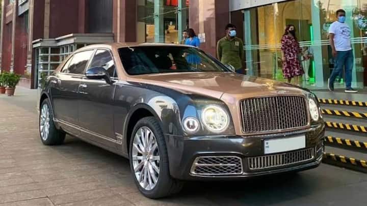 मौजूदा समय में भारत में सबसे महंगी लक्जरी कार भी बेंटले है. बेंटले मल्सैन EWB सेंटेनरी एडिशन, जिसकी कीमत 14 करोड़ रुपये है.