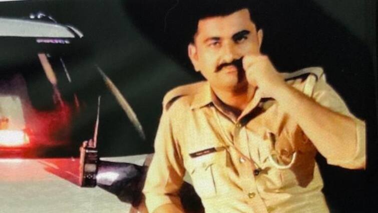 UP Police Constable beats his wife with iron rod over dowry in Moradabad ann बीयर पिलाई...प्राइवेट पार्ट पर हमला-नाखून उखाड़े, दहेज के लिए यूपी पुलिस का सिपाही बना जल्लाद