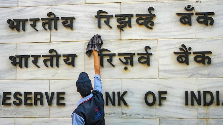 RBI Pushes Banks To Adopt Direct Rupee-Dirham Transactions With UAE RBI Pushes Banks To Adopt Direct Rupee-Dirham Transactions With UAE