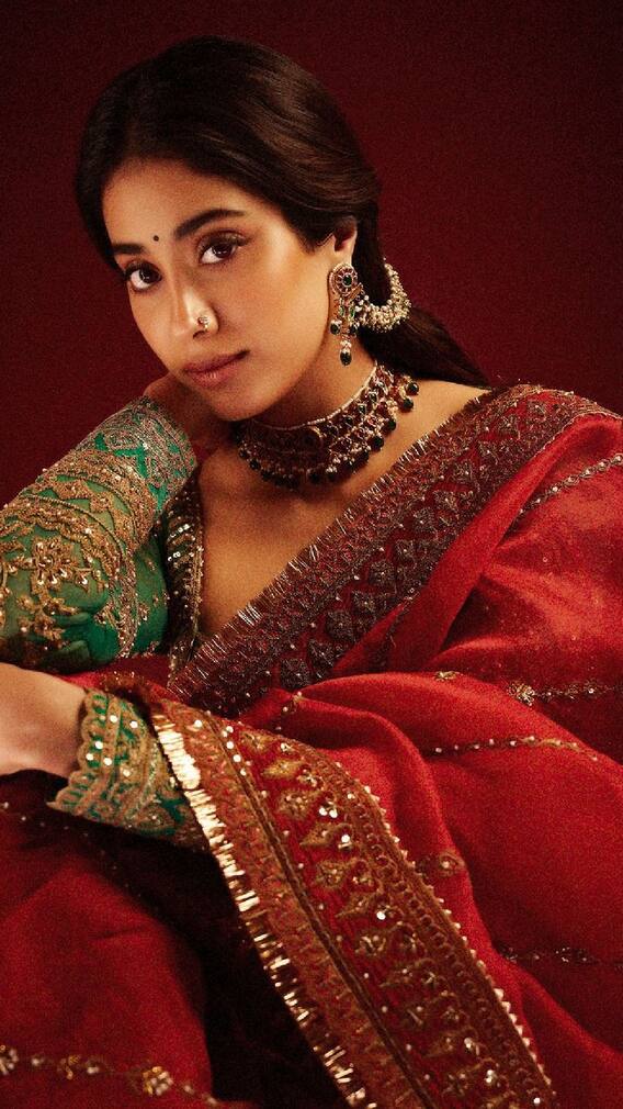 जान्हवी कपूरचा आलिशान ऑर्गेन्झा साडीमधील रॉयल लुक!