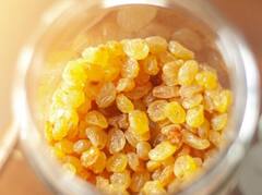 Raisin Water: કિસમિસનું પાણી પીવાથી શરીરમાં થશે આ ફાયદાઓ, આજે જ ચાલુ કરી દો