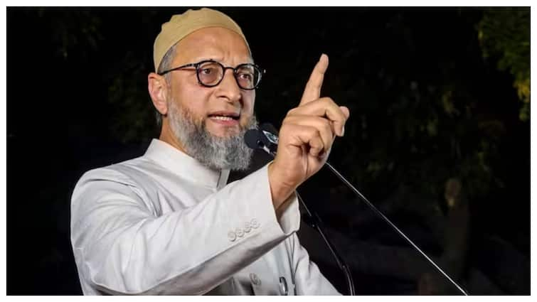 Hindu values ​​and traditions are imposed on the rest of Indians Owaisi targets PM Modi on UCC UCC पर पीएम मोदी के बयान को लेकर भड़के ओवैसी, बोले- हिंदू परंपराओं को बाकी भारतीयों पर थोपा जा रहा...