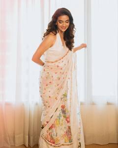 Keerthy Suresh: కీర్తి సురేష్‌ స్టన్నింగ్‌ లుక్‌ - రెట్రో వాల్ట్‌ అంటూ శారీలో ఫోజులు, రాశిఖన్నా రియాక్షన్‌ చూశారా?