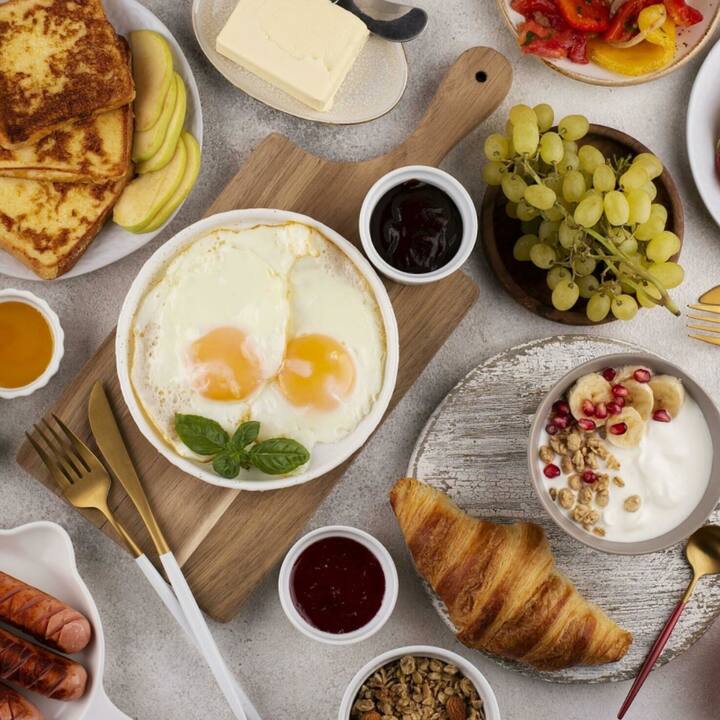 ਇਹ ਚੀਜ਼ਾਂ ਪੇਟ ਦੇ ਜ਼ਹਿਰ ਤੋਂ ਘੱਟ ਨਹੀਂ ਹਨ। ਆਓ ਜਾਣਦੇ ਹਾਂ ਉਹ ਕਿਹੜੀਆਂ ਚੀਜ਼ਾਂ ਹਨ ਜਿਨ੍ਹਾਂ ਨੂੰ ਨਾਸ਼ਤੇ 'ਚ ਨਹੀਂ ਖਾਣਾ ਚਾਹੀਦਾ?