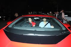 Angry Young Men Screening: लेम्बोर्गिनी चलाकर 'एंग्री यंग मेन' की स्क्रीनिंग में पहुंचीं श्रद्धा कपूर, साथ दिखे वरुण धवन... देखें तस्वीरें