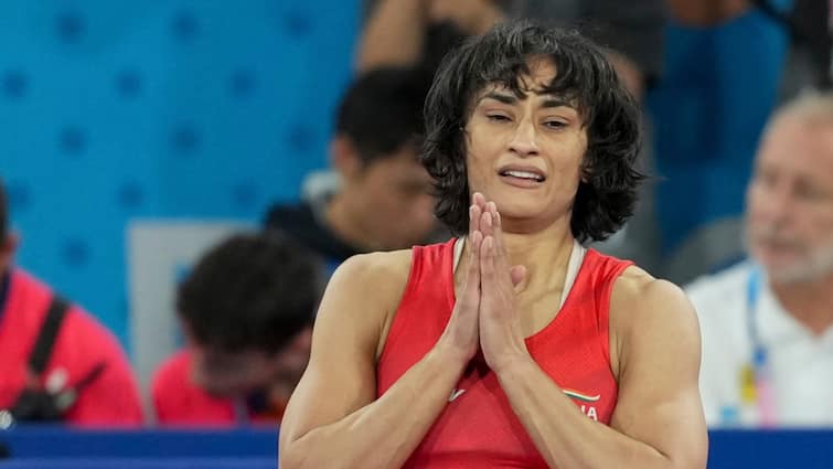 why-did-vinesh-phogat-not-get-silver-medal-why-did-cas-dismiss-case-all-secrets-revealed-in-24-page-report Vinesh Phogat: ਵਿਨੇਸ਼ ਫੋਗਾਟ ਨੂੰ ਕਿਉਂ ਨਹੀਂ ਮਿਲਿਆ ਸਿਲਵਰ ਮੈਡਲ? CAS ਨੇ ਕੇਸ ਕਿਉਂ ਕੀਤਾ ਖਾਰਜ ? 24 ਪੰਨਿਆਂ ਦੀ ਰਿਪੋਰਟ 'ਚ ਖੁਲ੍ਹੇ ਸਾਰੇ ਰਾਜ਼