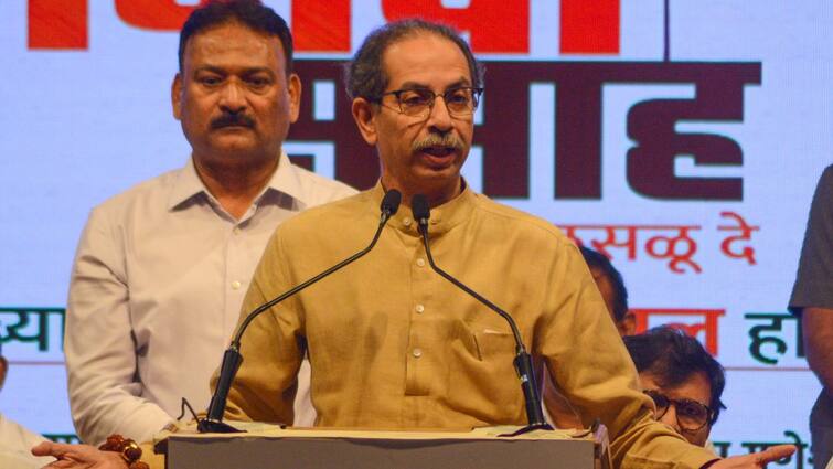 Uddhav Thackeray showered praise at Mahavikas Aghadi meeting supriya sule Naseem Khan varsha Gaikwad Maharashtra Marathi News महाविकास आघाडीच्या मेळाव्यात उद्धव ठाकरेंवर कौतुकाचा वर्षाव; सुप्रिया सुळे, नसीम खान वर्षा गायकवाडांनी मानले आभार