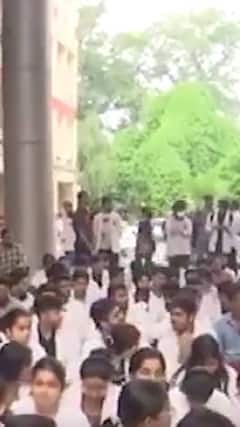 कोलकाता डॉक्टर हत्या  केस के विरोध में धरने पर बैठे RML अस्पताल के डॉक्टर्स | ABP NEWS SHORTS