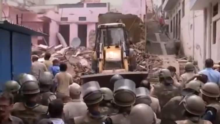 Udaipur Bulldozer Action In City accused house demolished stabbing Incident Communal Tensions video Udaipur: Bulldozer Action In City After Stabbing Incident Triggers Communal Tensions — WATCH