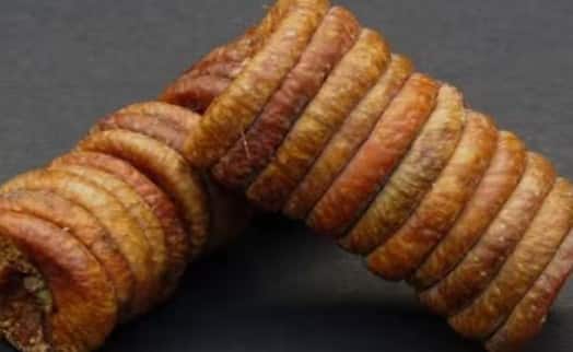 અંજીર એક એવું ડ્રાય ફ્રુટ છે કે જો તમે તેને સવારે ખાલી પેટ ખાવાનું શરૂ કરશો તો તમારા પેટ સંબંધિત ઘણી નાની-મોટી બીમારીઓ હંમેશા માટે દૂર થઈ જશે. તેને ખાવાથી કોલેસ્ટ્રોલ તો કંટ્રોલમાં રહે છે પરંતુ શરીરને કેલ્શિયમ, પોટેશિયમ, કોપર, ફોસ્ફરસ, મેંગેનીઝ અને મેગ્નેશિયમ જેવા પોષક તત્વો પણ મળે છે.