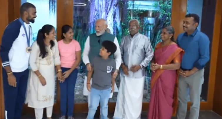 PM Modi Playful Interaction With PR Sreejesh Son India Hockey Paris Olympics 'Ye Maarta Hai...': PM Modi's Playful Interaction With PR Sreejesh's Son – WATCH